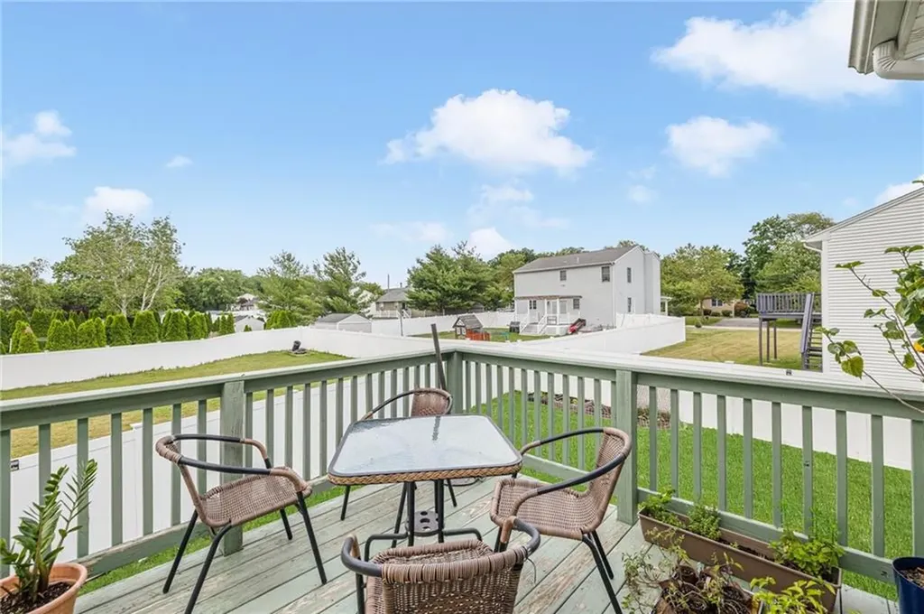 23 Hamlet Court Bristol RI 02809
