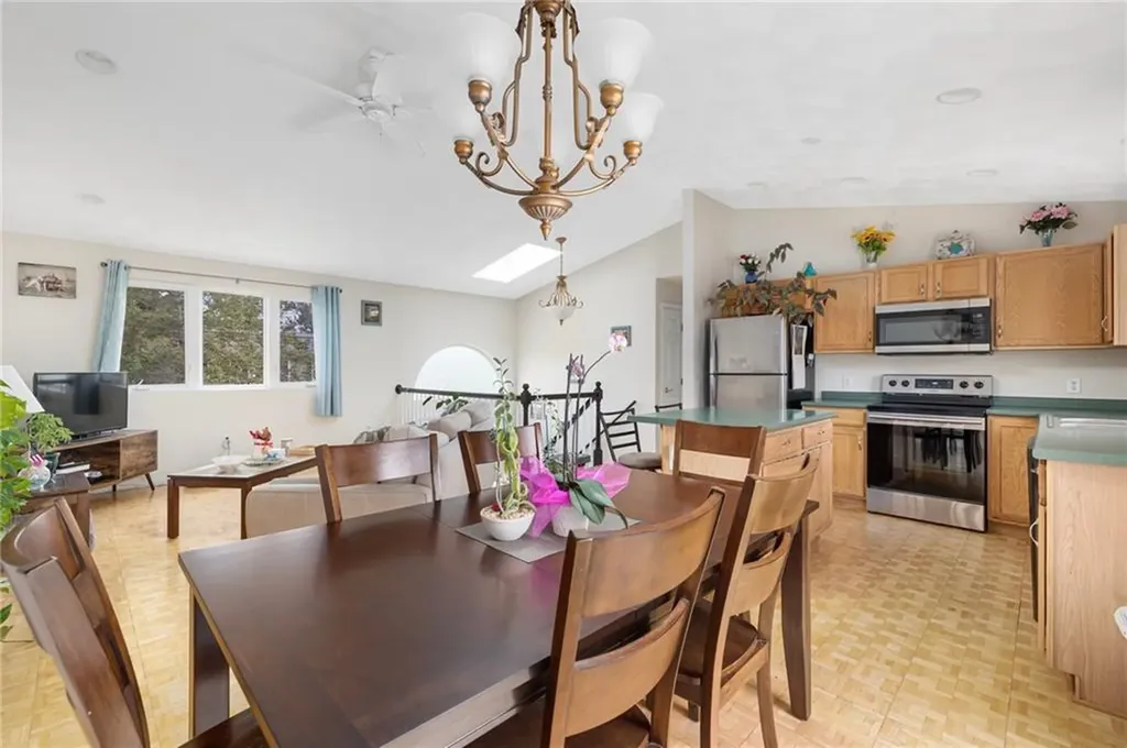 23 Hamlet Court Bristol RI 02809