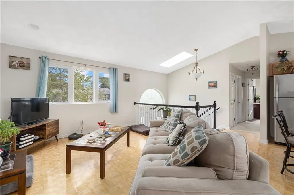 23 Hamlet Court Bristol RI 02809