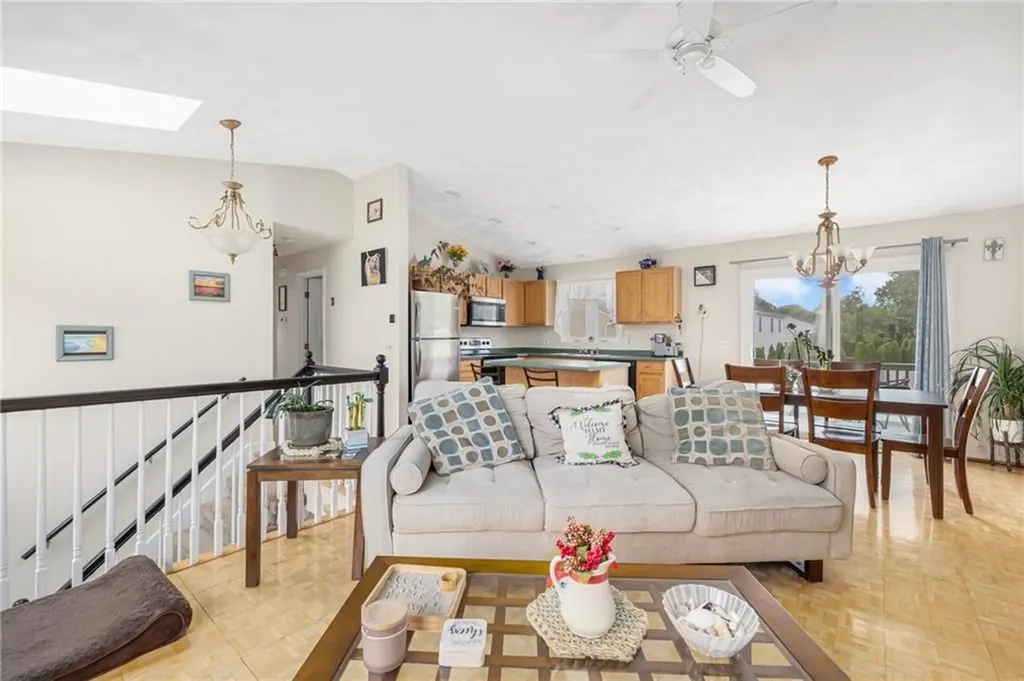 23 Hamlet Court Bristol RI 02809