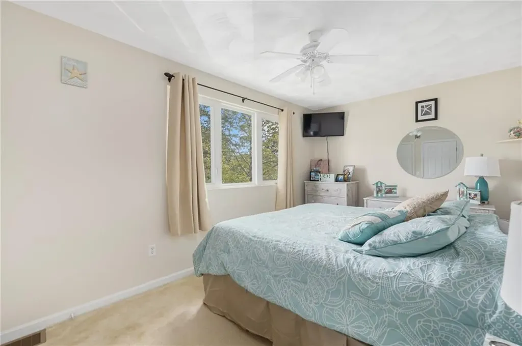 23 Hamlet Court Bristol RI 02809