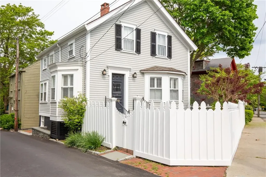 8 Sanford Street Newport RI 02840