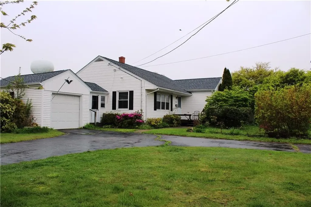 405 Metacom Avenue Bristol RI 02809-5113