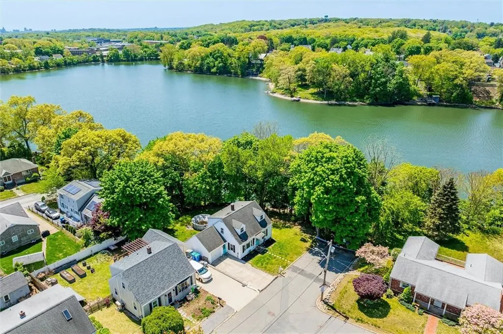 11 Edgehill Avenue Lincoln RI 02865