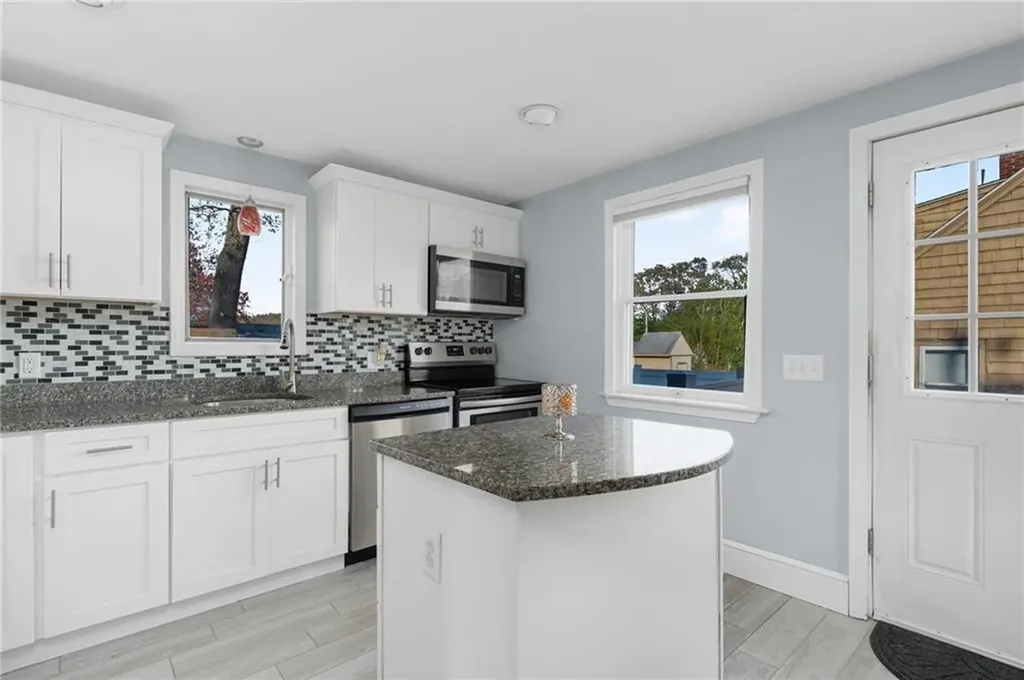 15 Columbia Avenue Coventry RI 02816