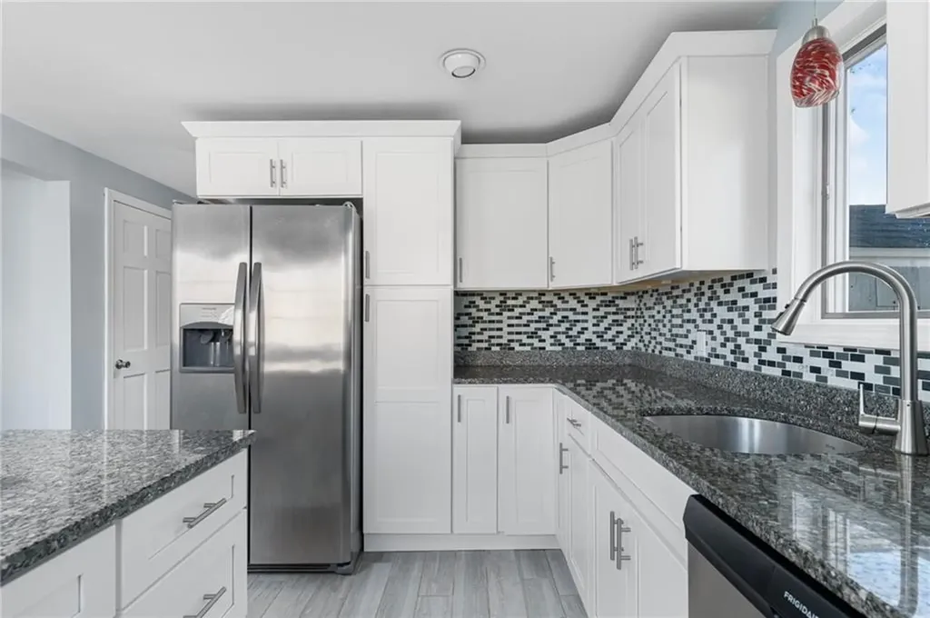 15 Columbia Avenue Coventry RI 02816