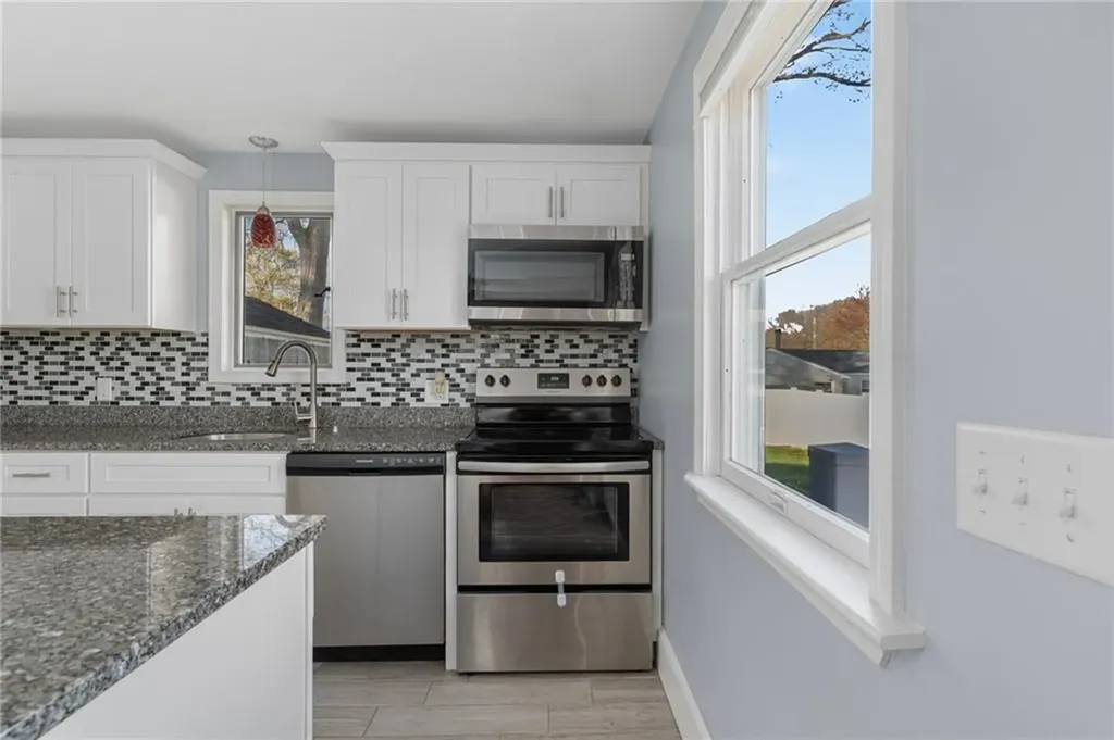 15 Columbia Avenue Coventry RI 02816