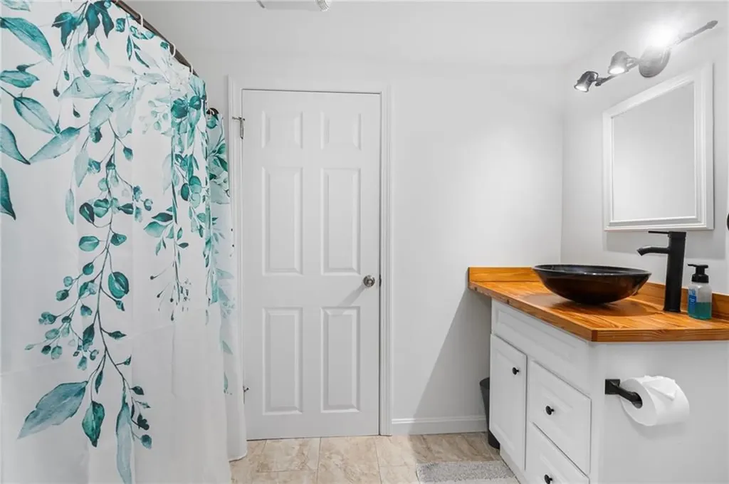15 Columbia Avenue Coventry RI 02816