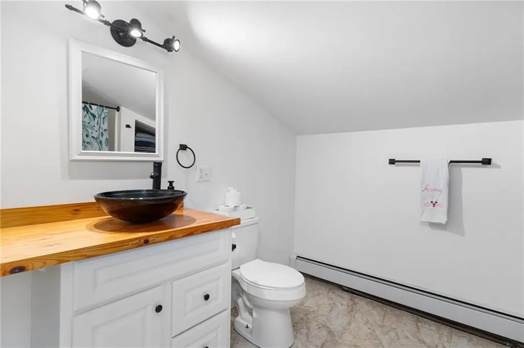 15 Columbia Avenue Coventry RI 02816