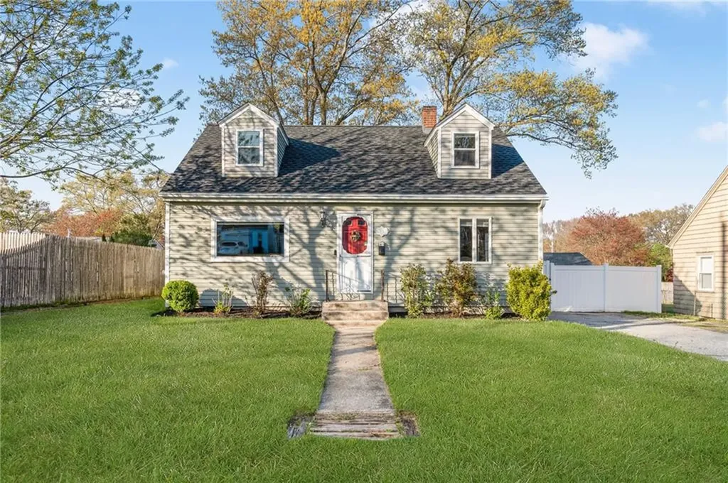 15 Columbia Avenue Coventry RI 02816