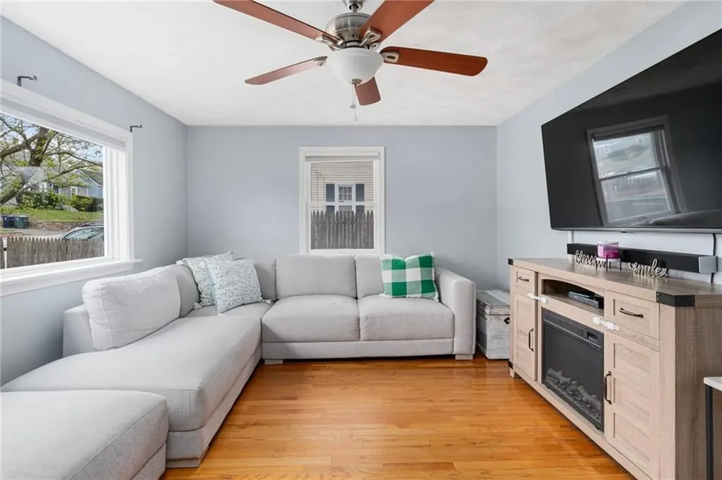 15 Columbia Avenue Coventry RI 02816