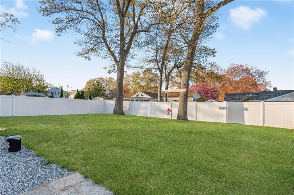 15 Columbia Avenue Coventry RI 02816