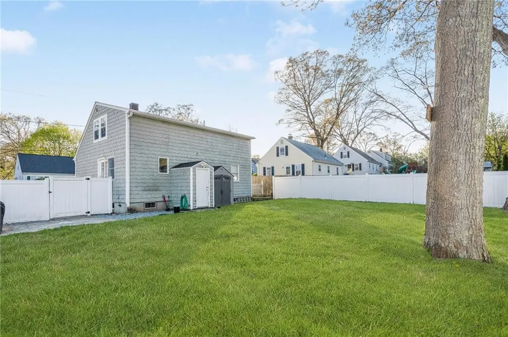 15 Columbia Avenue Coventry RI 02816