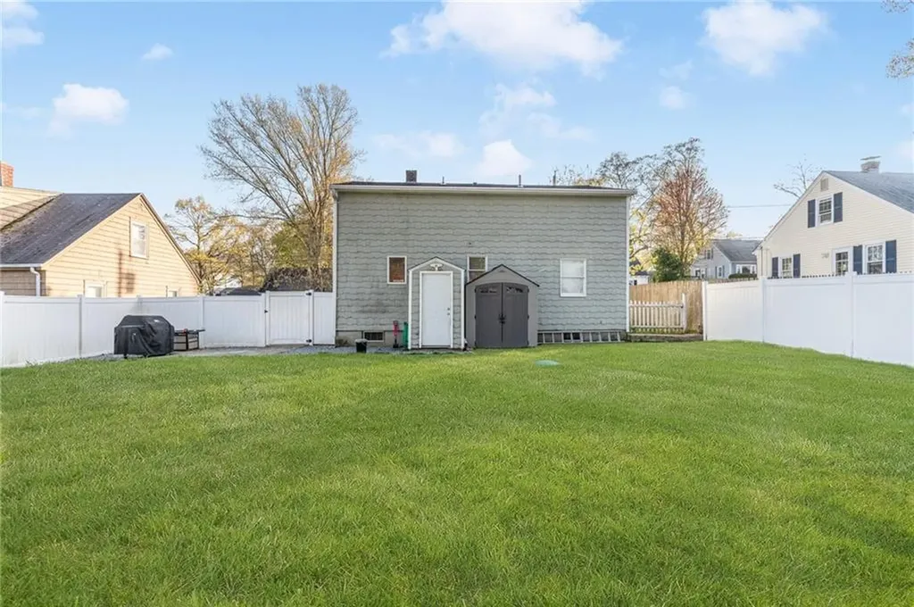 15 Columbia Avenue Coventry RI 02816