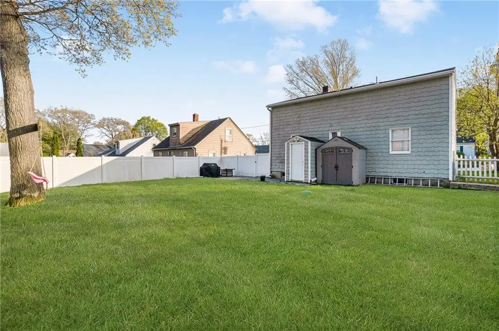 15 Columbia Avenue Coventry RI 02816