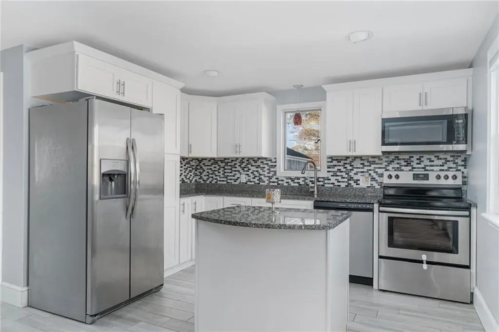 15 Columbia Avenue Coventry RI 02816