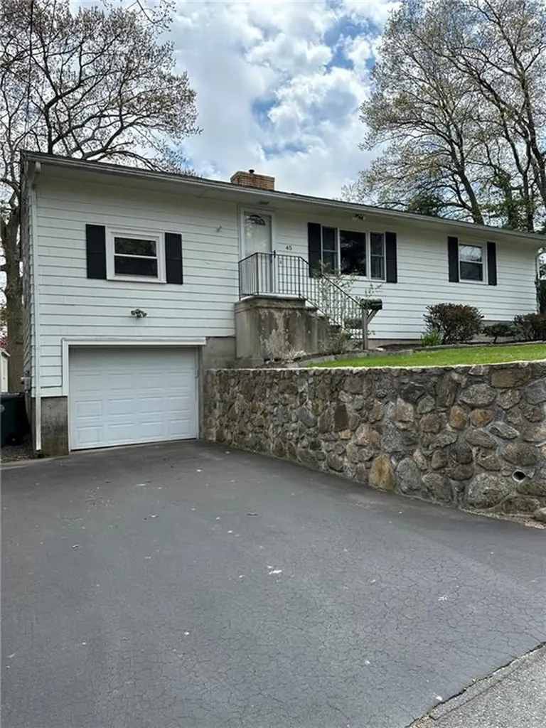 45 Woodland Avenue Coventry RI 02816
