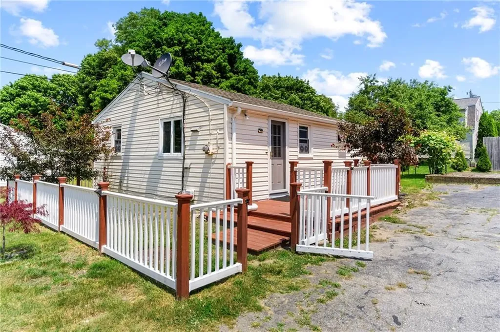 6 Baltimore Avenue Warren RI 02885