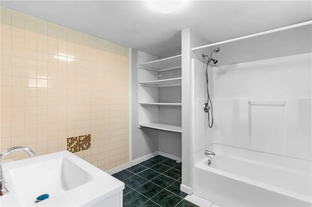 6 Baltimore Avenue Warren RI 02885