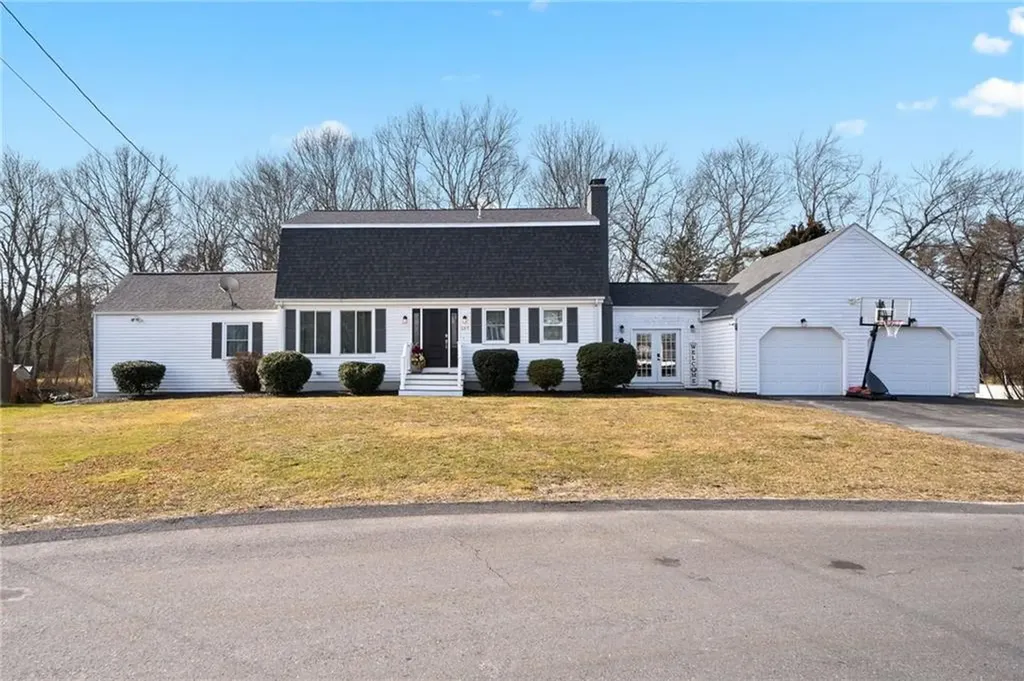 137 Kispert Court Swansea MA 02777