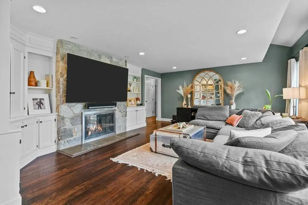 4 Deep Meadow Road Barrington RI 02806