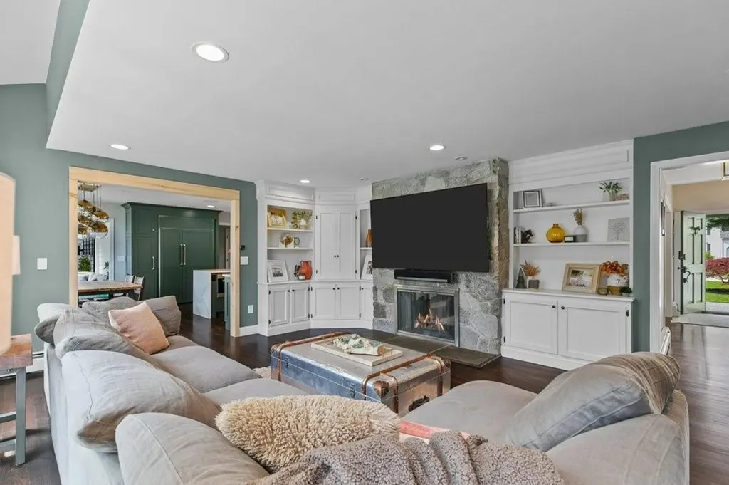 4 Deep Meadow Road Barrington RI 02806