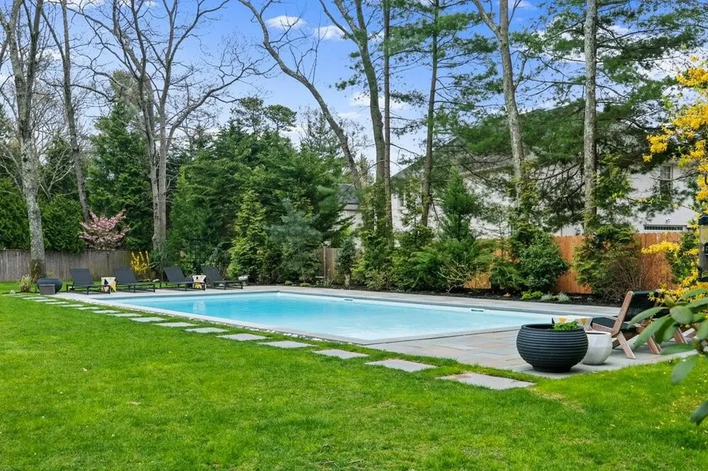 4 Deep Meadow Road Barrington RI 02806