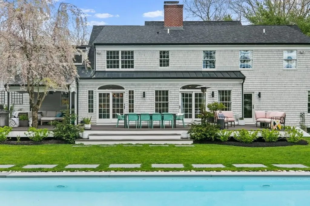 4 Deep Meadow Road Barrington RI 02806