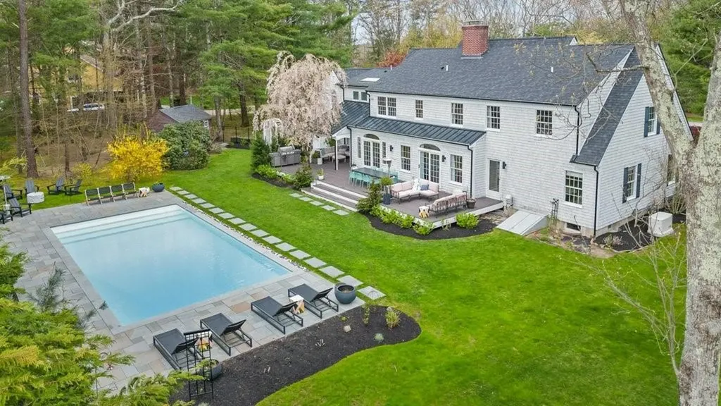 4 Deep Meadow Road Barrington RI 02806