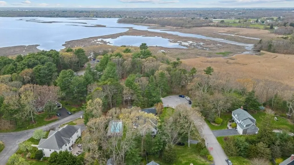 4 Deep Meadow Road Barrington RI 02806