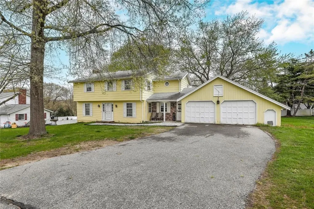 19 Pine Grove Avenue Lincoln RI 02865