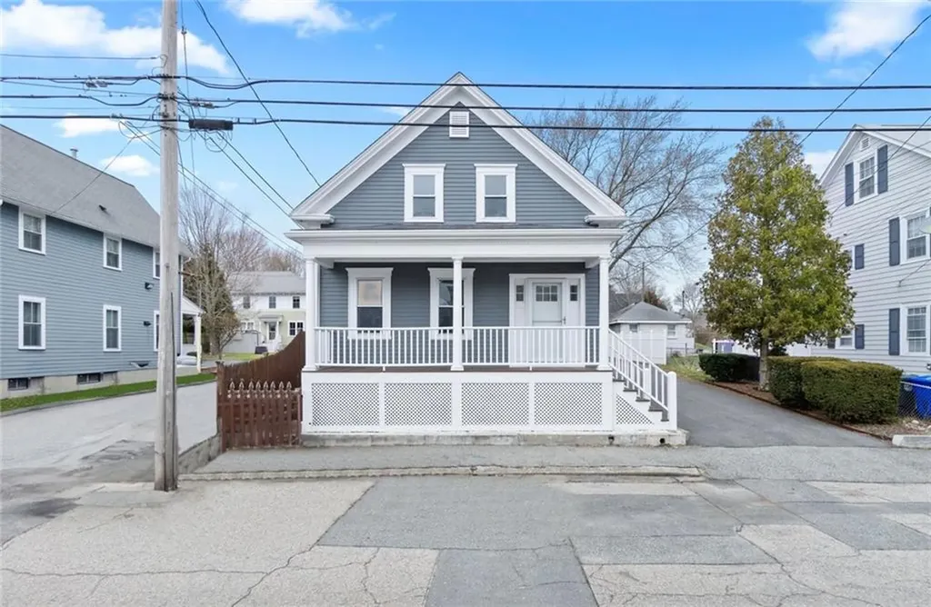 27 Catherine Street Bristol RI 02809