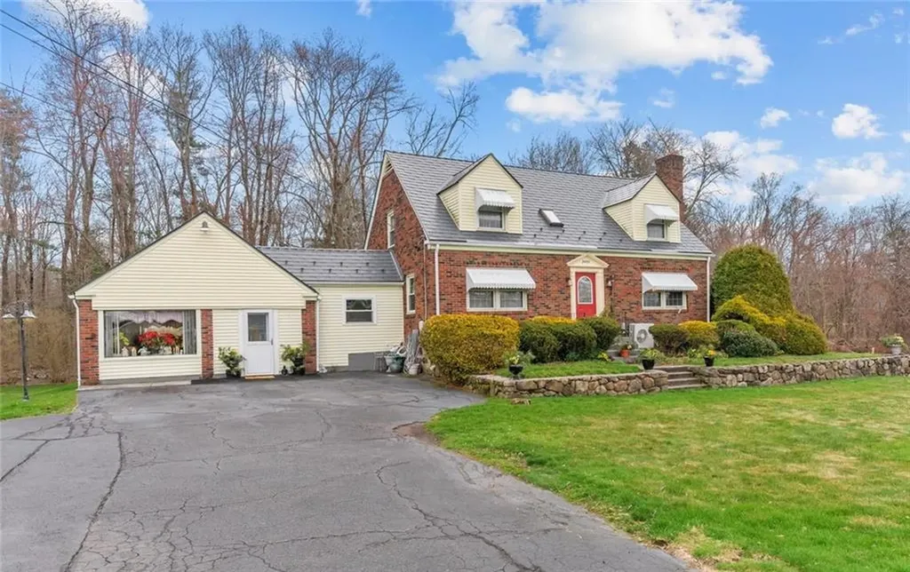 2405 Mendon Road Cumberland RI 02864