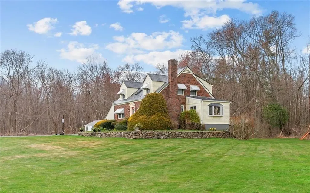 2405 Mendon Road Cumberland RI 02864