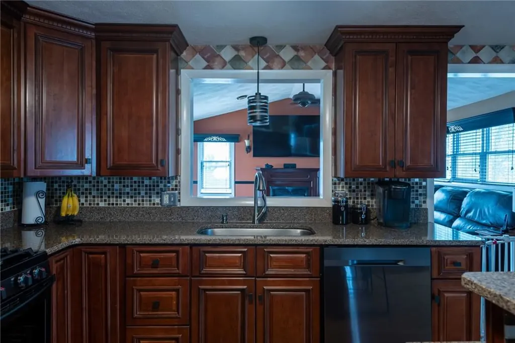 152 Almy Street Warwick RI 02886