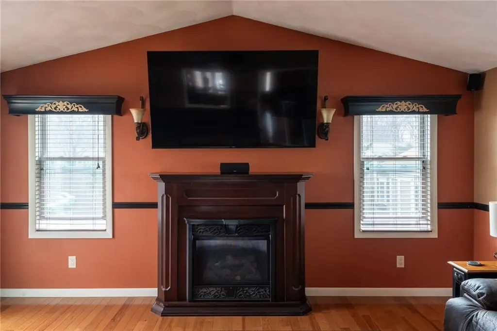 152 Almy Street Warwick RI 02886