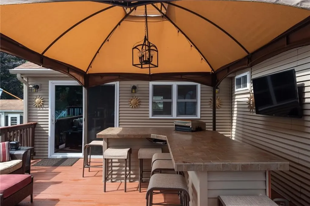 152 Almy Street Warwick RI 02886