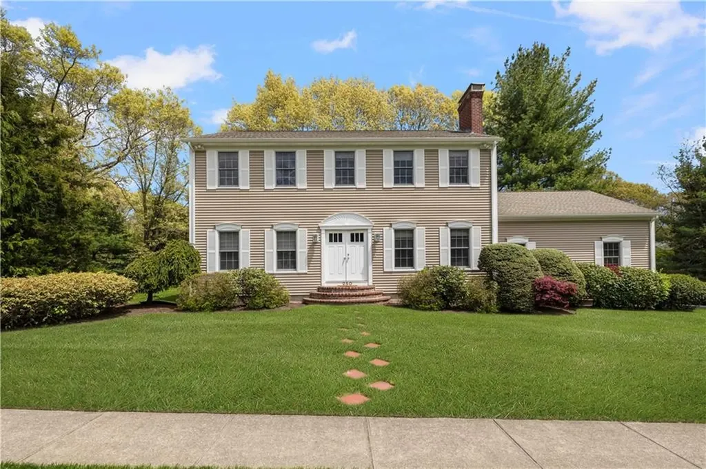 250 Larchwood Drive Warwick RI 02886