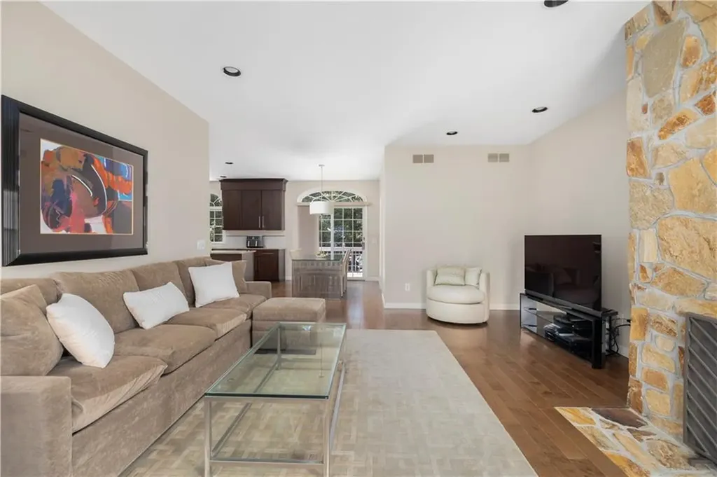 250 Larchwood Drive Warwick RI 02886
