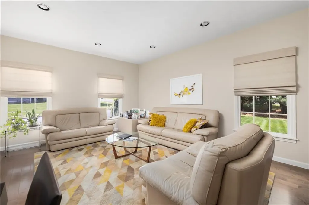 250 Larchwood Drive Warwick RI 02886