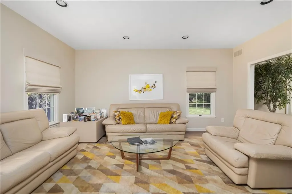 250 Larchwood Drive Warwick RI 02886