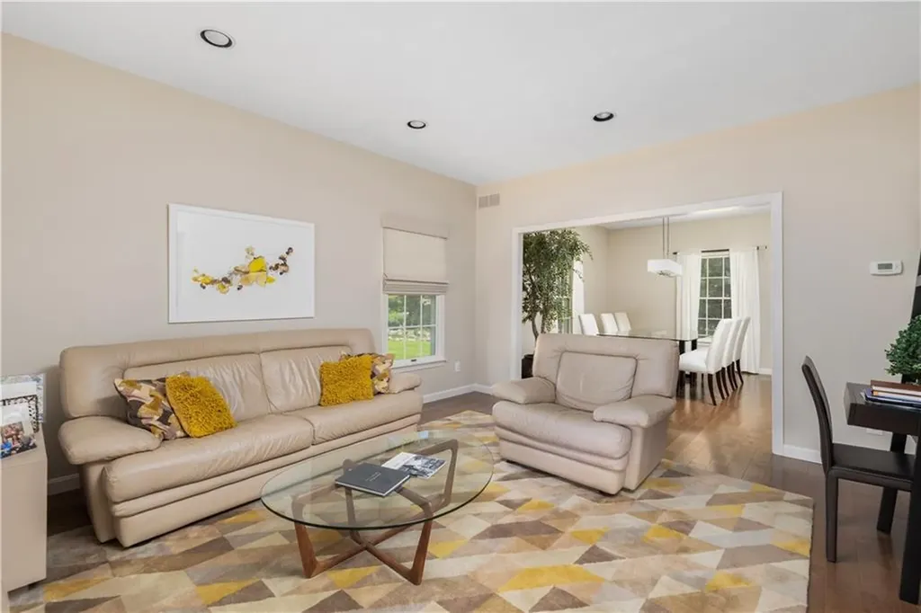 250 Larchwood Drive Warwick RI 02886