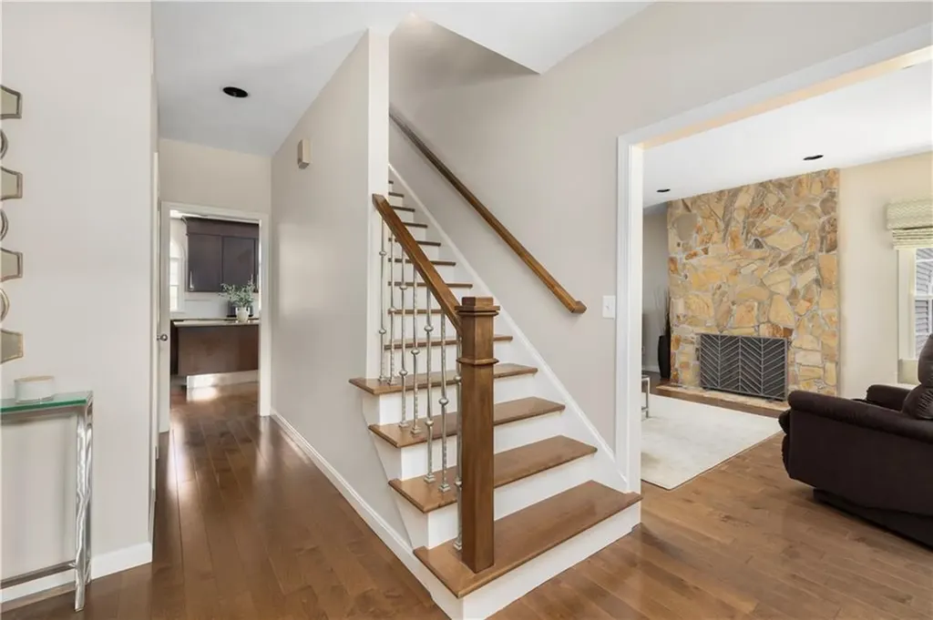 250 Larchwood Drive Warwick RI 02886