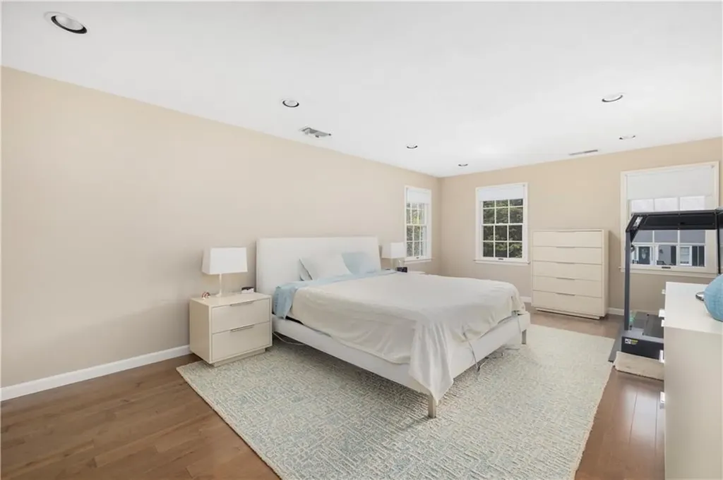 250 Larchwood Drive Warwick RI 02886
