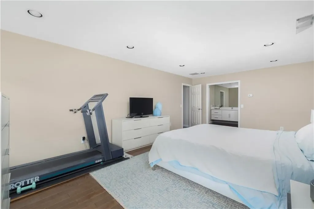 250 Larchwood Drive Warwick RI 02886