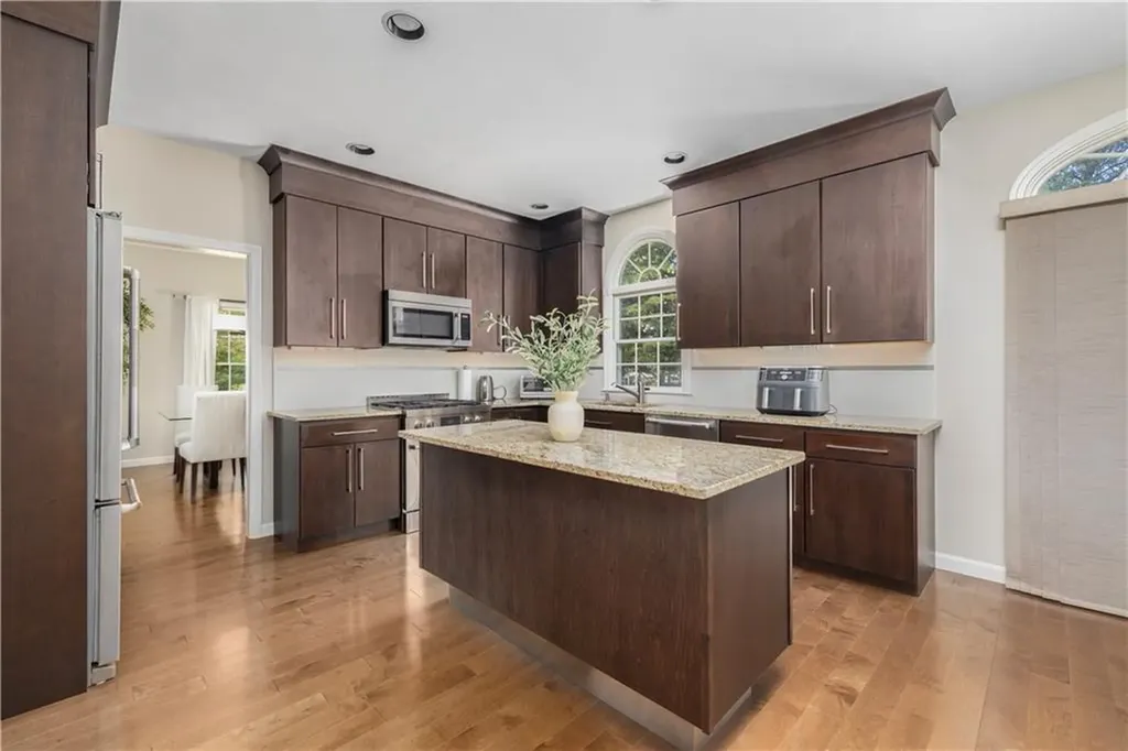 250 Larchwood Drive Warwick RI 02886