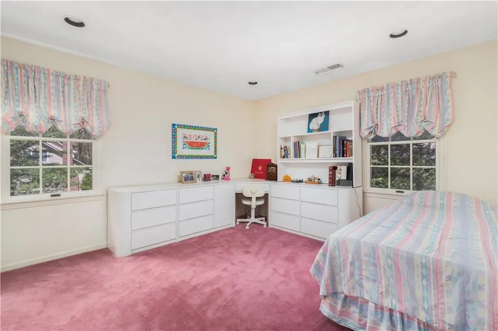 250 Larchwood Drive Warwick RI 02886