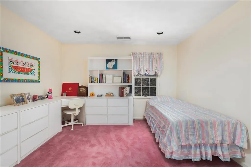 250 Larchwood Drive Warwick RI 02886