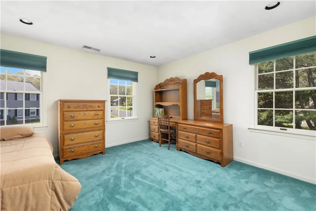 250 Larchwood Drive Warwick RI 02886