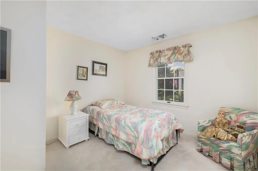 250 Larchwood Drive Warwick RI 02886